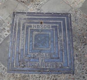 NO8DO. Allegiance to the King on a drain cover.