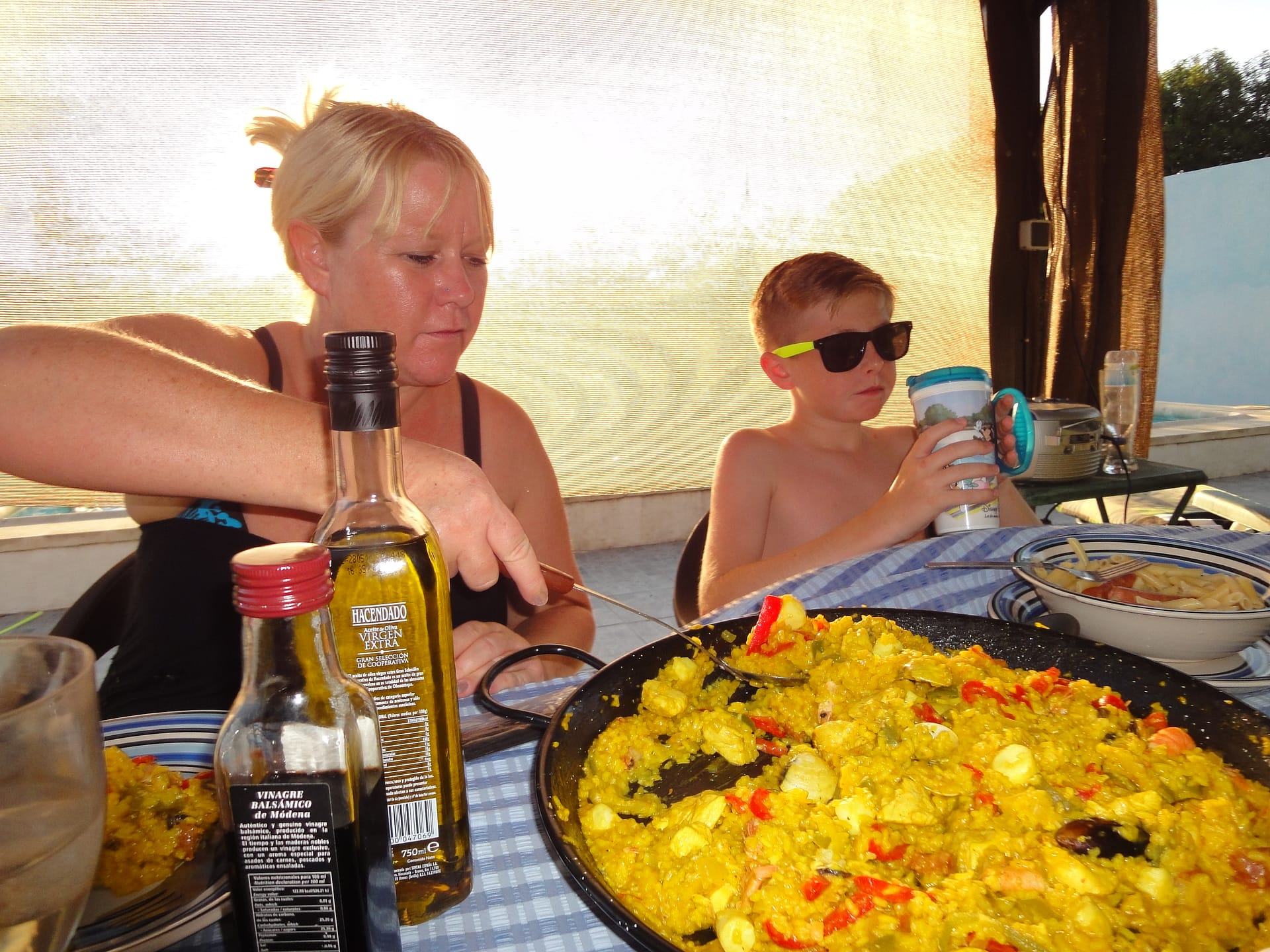 Paella serving time.